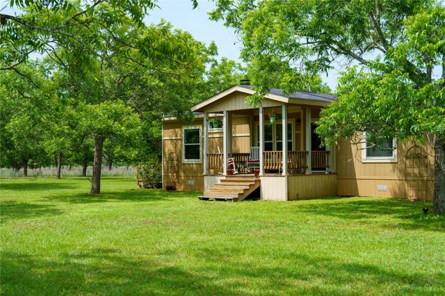 4898 Fm 2616, Hallettsville, TX 77964