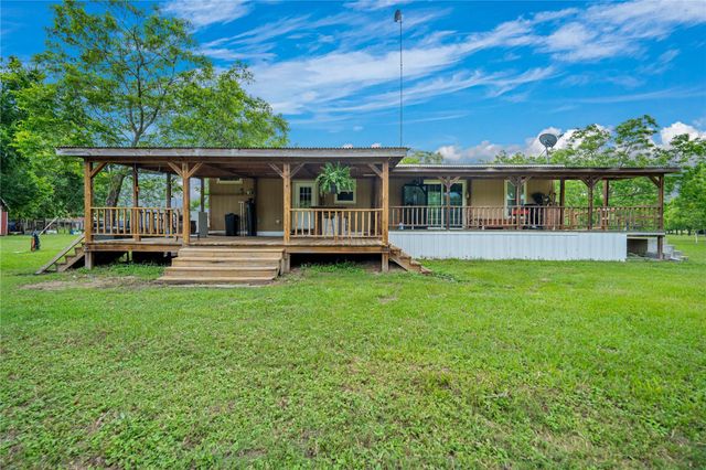 4898 Fm 2616, Hallettsville, TX 77964