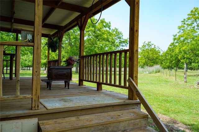 4898 Fm 2616, Hallettsville, TX 77964