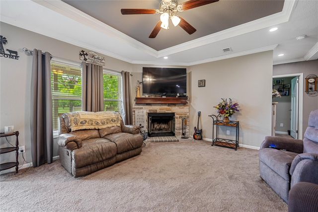4898 Fm 2616, Hallettsville, TX 77964