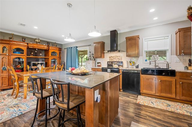 4898 Fm 2616, Hallettsville, TX 77964