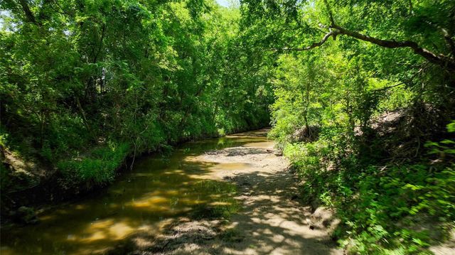 4898 Fm 2616, Hallettsville, TX 77964