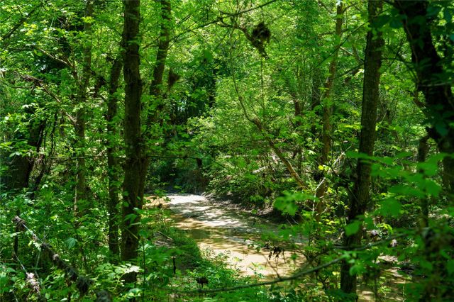 4898 Fm 2616, Hallettsville, TX 77964