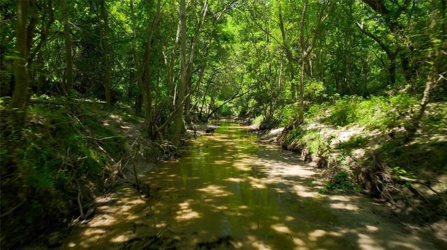 4898 Fm 2616, Hallettsville, TX 77964