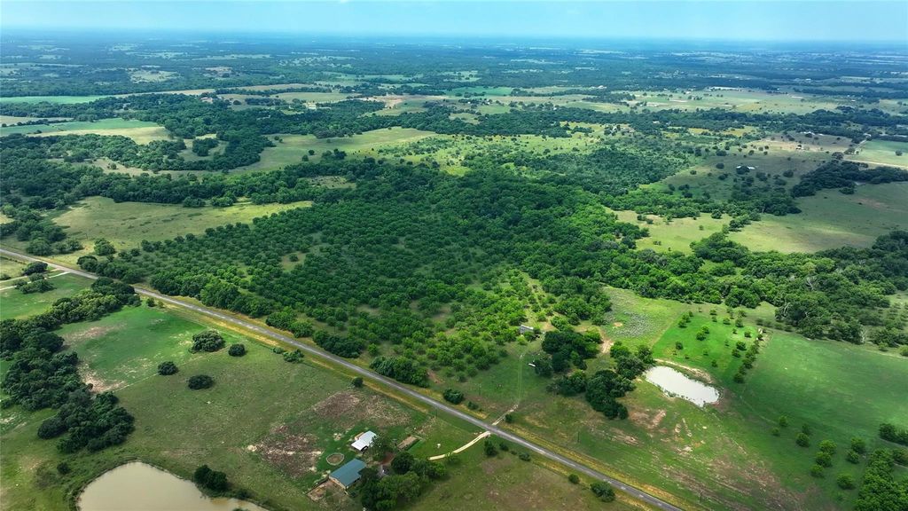 4898 Fm 2616, Hallettsville, TX 77964