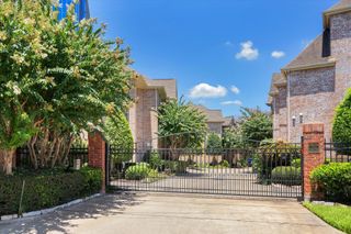 2603 W Lane Drive E, Houston, TX 77027