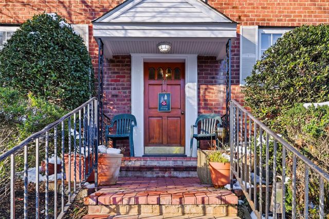 47 Nathan Hale Drive 14A, Huntington, NY 11743