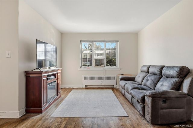 47 Nathan Hale Drive 14A, Huntington, NY 11743