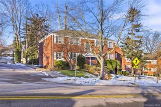 47 Nathan Hale Drive 14A, Huntington, NY 11743