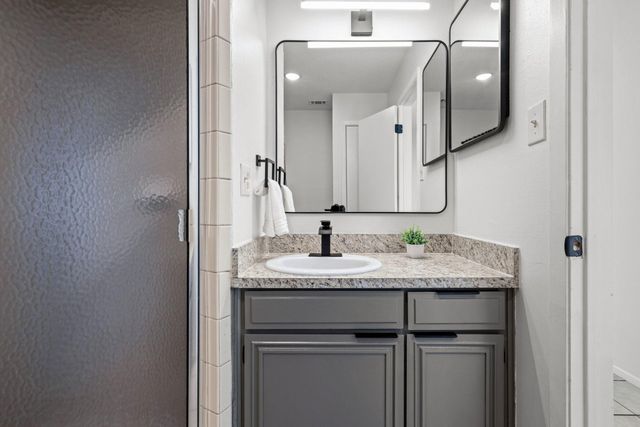 4006 Cima Serena DR B, Austin, TX 78759