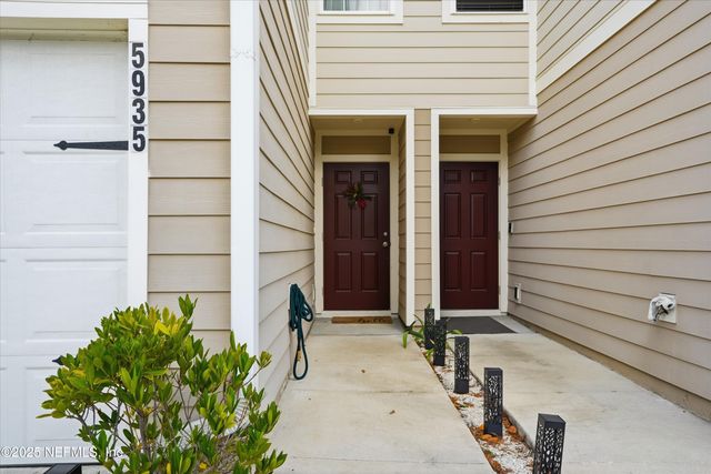 5935 CREEKSIDE CROSSING Drive, Jacksonville, FL 32210