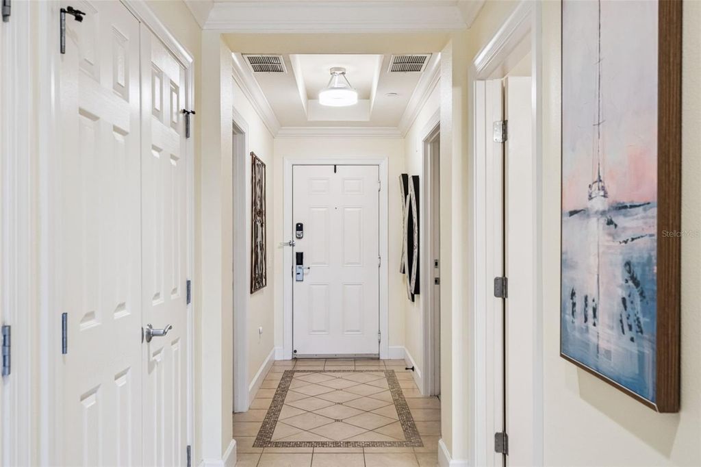 Image 7 of property listing at 1356 CENTRE COURT DRIVE 202, Reunion, FL 34747