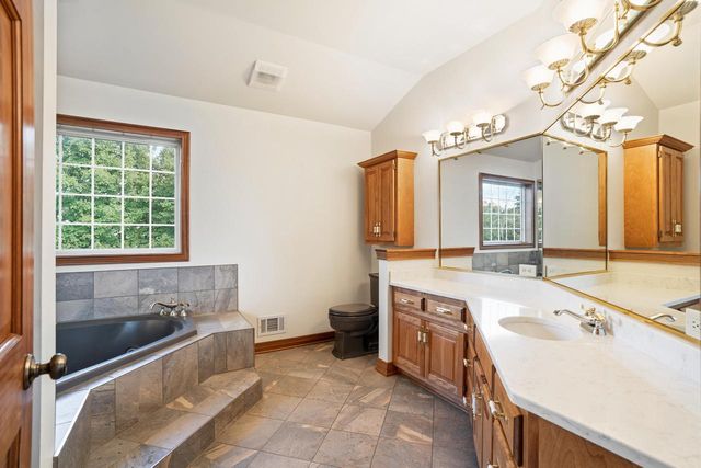 13620 W Eagle TRACE, New Berlin, WI 53151