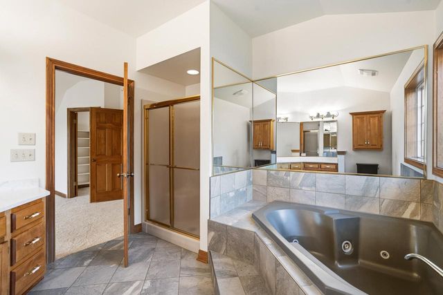 13620 W Eagle TRACE, New Berlin, WI 53151