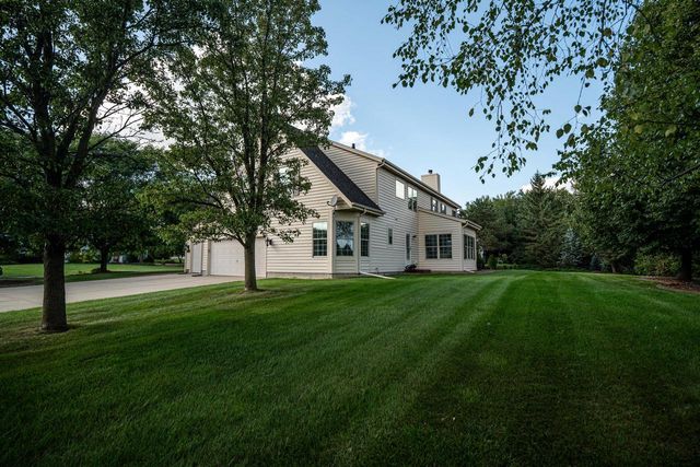 13620 W Eagle TRACE, New Berlin, WI 53151