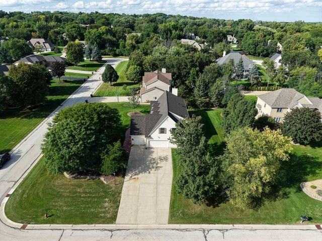 13620 W Eagle TRACE, New Berlin, WI 53151