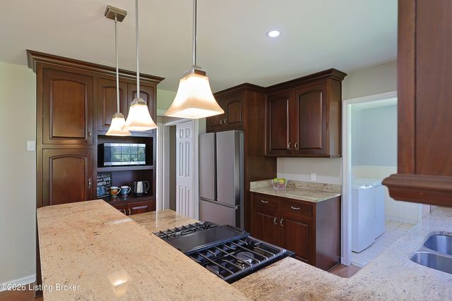 225 Donna Ave, Taylorsville, KY 40071