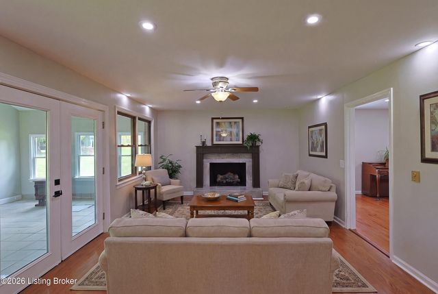 225 Donna Ave, Taylorsville, KY 40071