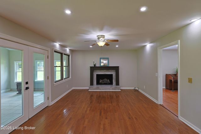 225 Donna Ave, Taylorsville, KY 40071