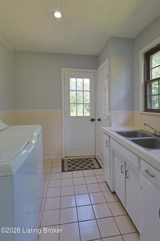 225 Donna Ave, Taylorsville, KY 40071