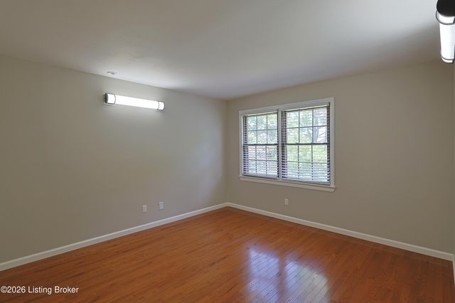 225 Donna Ave, Taylorsville, KY 40071
