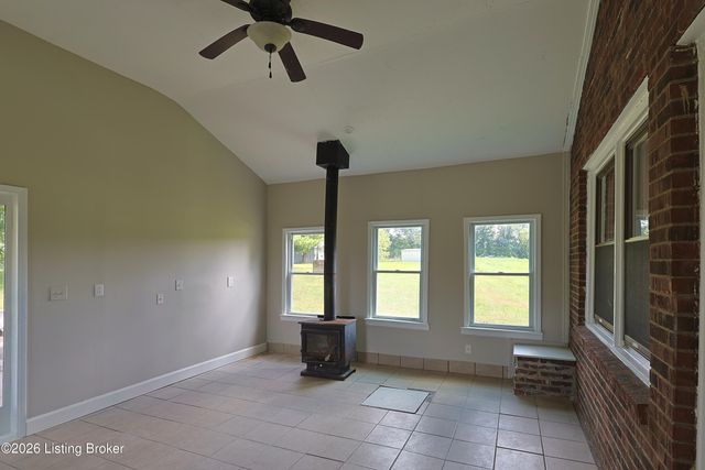 225 Donna Ave, Taylorsville, KY 40071