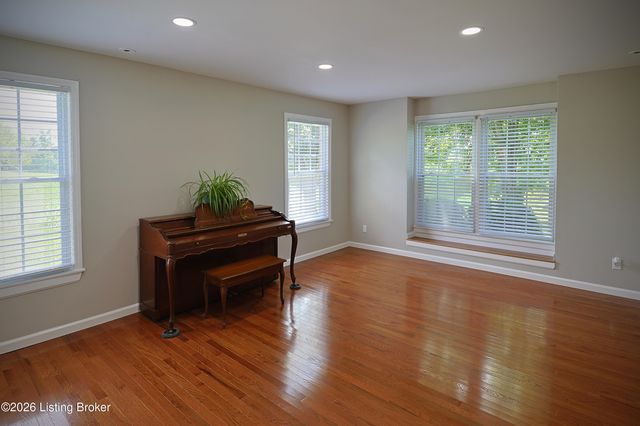 225 Donna Ave, Taylorsville, KY 40071