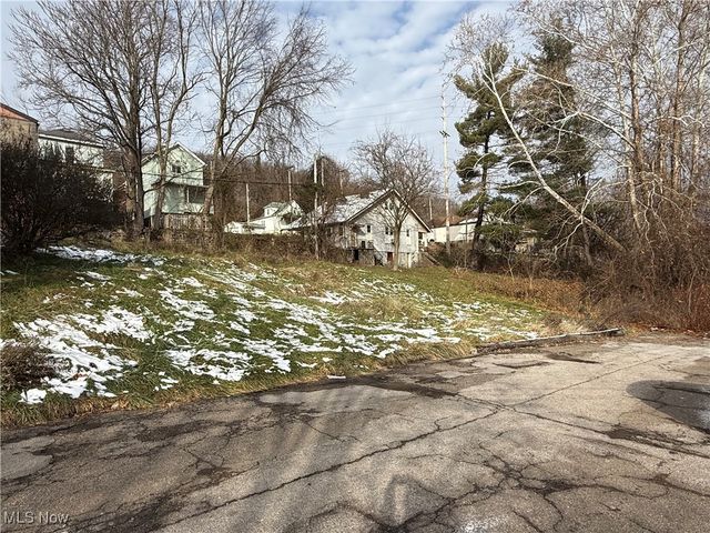 637 and 639 Dehass Street, Martins Ferry, OH 43935