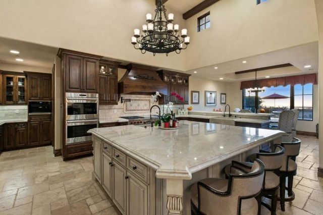 7953 Sentinel, San Diego, CA 92127