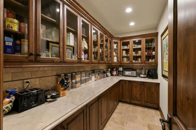 7953 Sentinel, San Diego, CA 92127