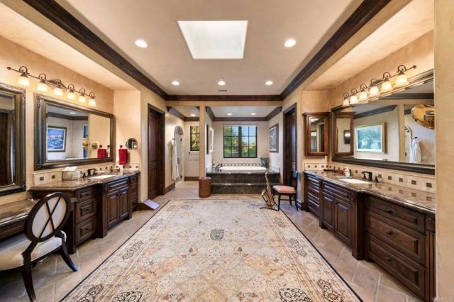 7953 Sentinel, San Diego, CA 92127