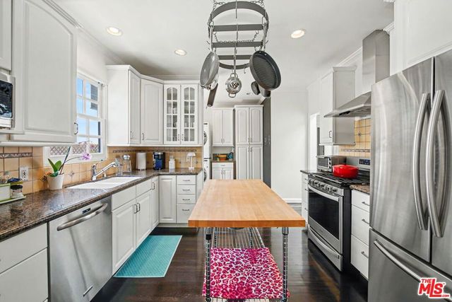 2273 Manning Avenue, Los Angeles, CA 90064