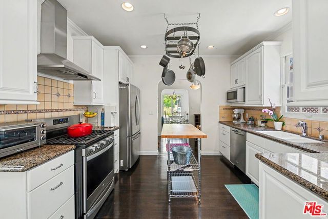 2273 Manning Avenue, Los Angeles, CA 90064