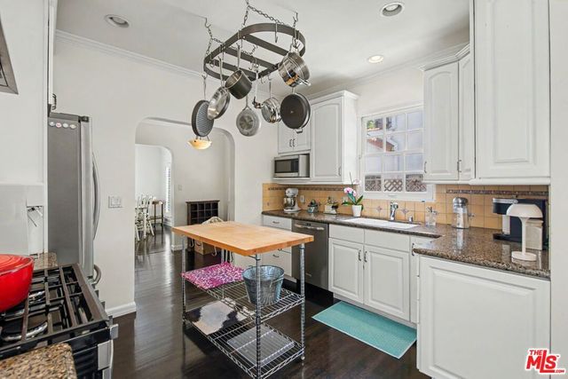 2273 Manning Avenue, Los Angeles, CA 90064