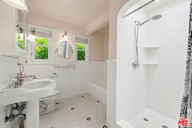 2273 Manning Avenue, Los Angeles, CA 90064