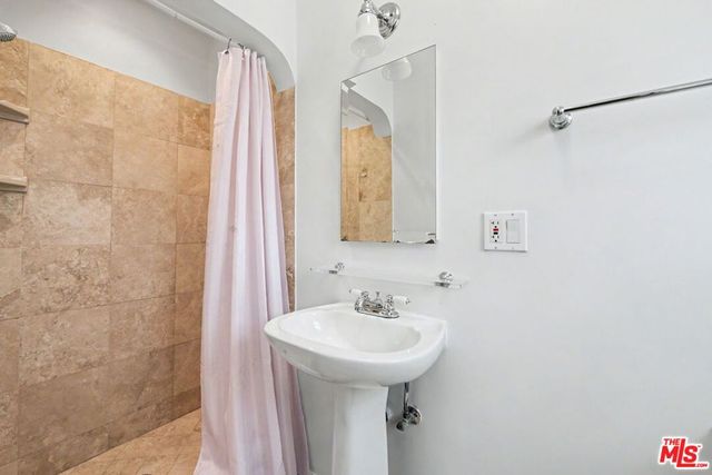 2273 Manning Avenue, Los Angeles, CA 90064