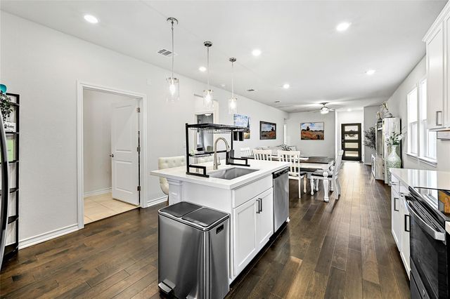 761 Long RUN, Liberty Hill, TX 78642