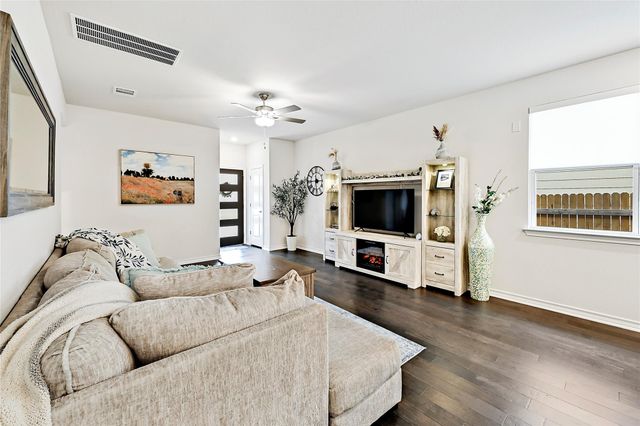 761 Long RUN, Liberty Hill, TX 78642