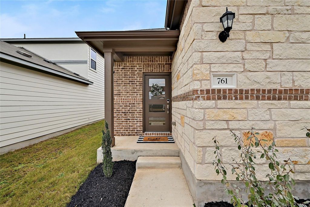 761 Long RUN, Liberty Hill, TX 78642