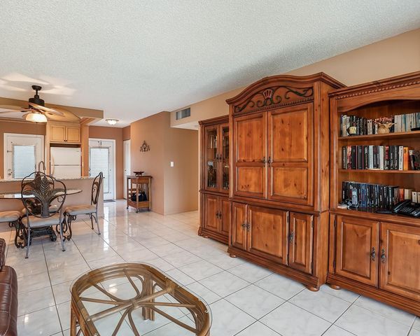 3501 NW 47th Avenue 503, Lauderdale Lakes, FL 33319