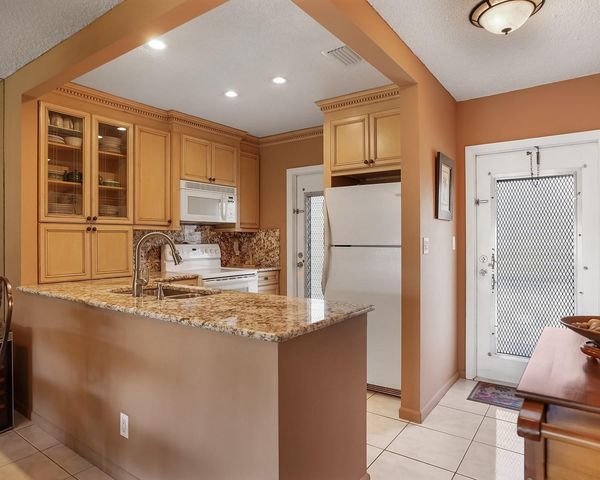 3501 NW 47th Avenue 503, Lauderdale Lakes, FL 33319