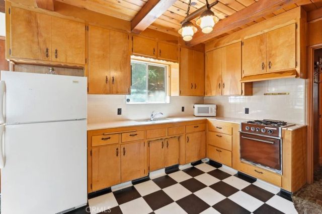 26408 Lake Forest Drive, Twin Peaks, CA 92391