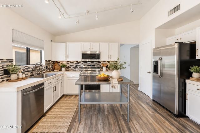 2120 E DONALD Drive, Phoenix, AZ 85024