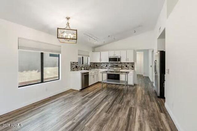 2120 E DONALD Drive, Phoenix, AZ 85024