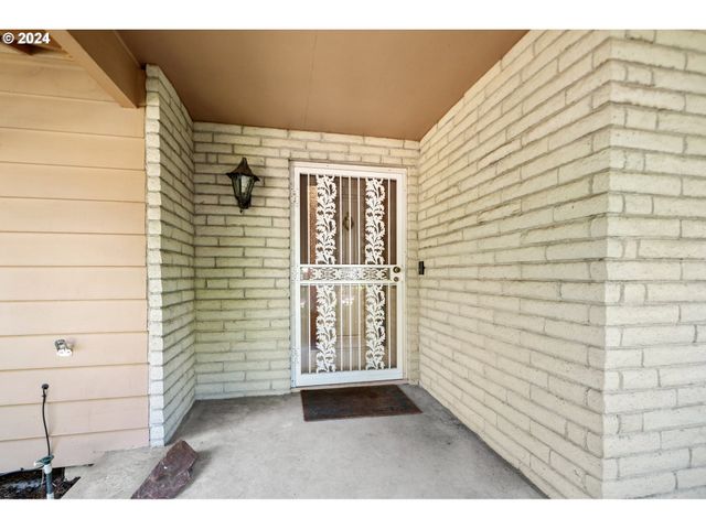 8805 Ne 36th St, Vancouver, WA 98662