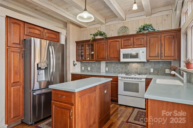 33 Great Aspen Way, Black Mountain, NC 28711