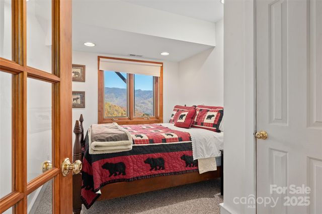 33 Great Aspen Way, Black Mountain, NC 28711