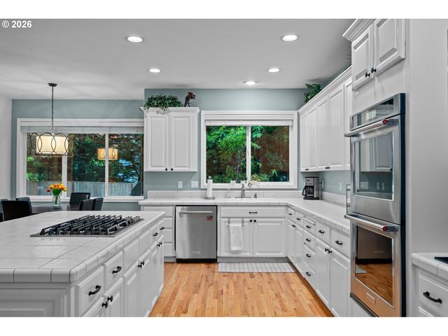 9534 Nw ENGLEMAN St, Portland, OR 97229