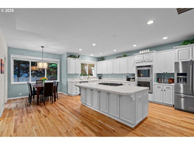 9534 Nw ENGLEMAN St, Portland, OR 97229