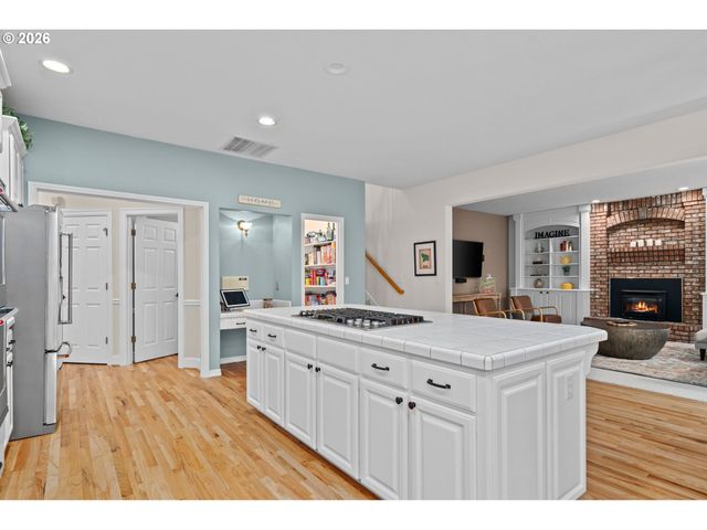 9534 Nw ENGLEMAN St, Portland, OR 97229